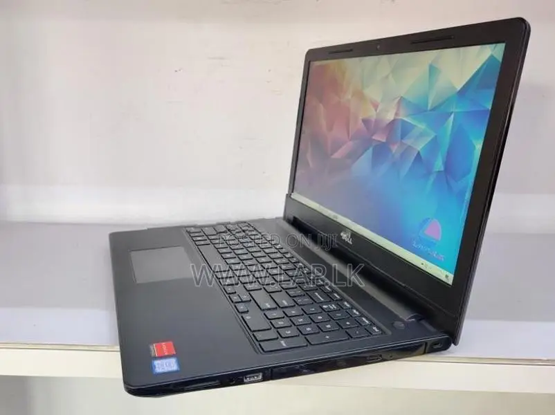 Dell Inspiron 3576 Core i5 8th Gen Radeon 520 2GB VGA 15.6 Full HD