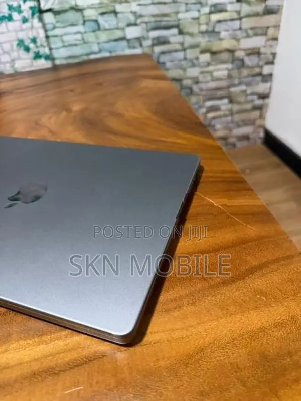 Apple MacBook Pro M3 8GB 512GB