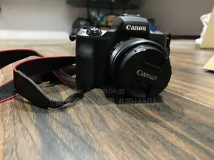 Canon EOS M50 Mark II + 15-45mm