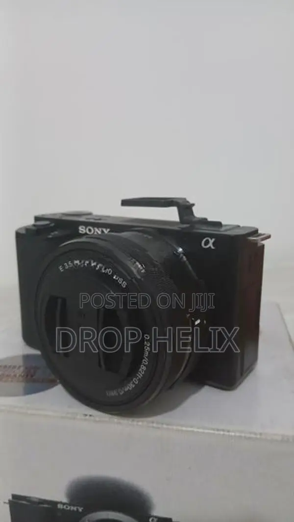 Sony ZV-E10 + 16-55mm 55-210mm Shutter