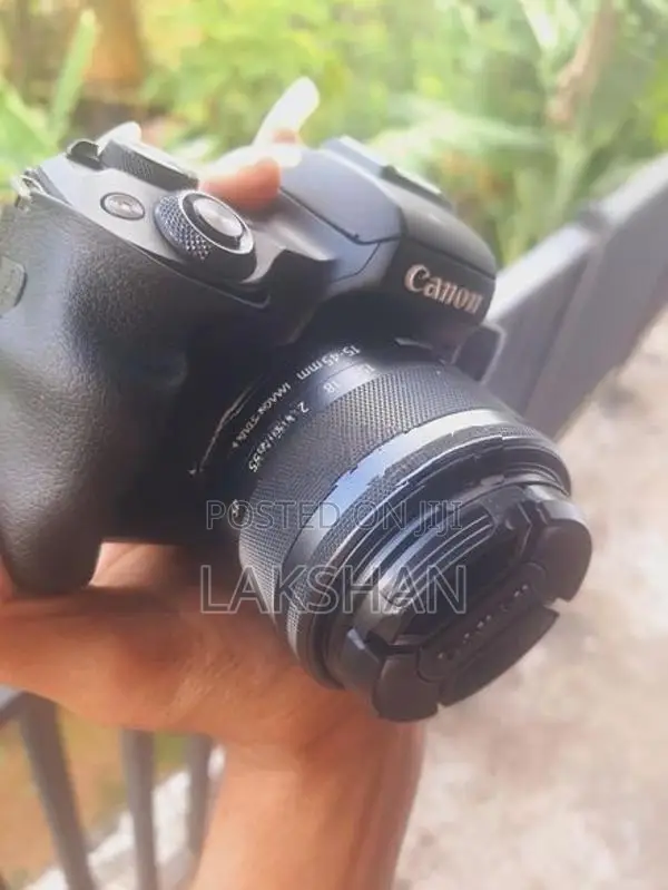 Canon M50
