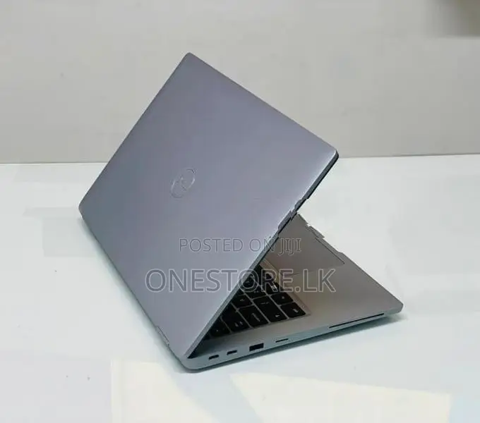 Latitude 5320 i5 11th Gen 16GB RAM DDR4 Xe Graphics Full HD IPS