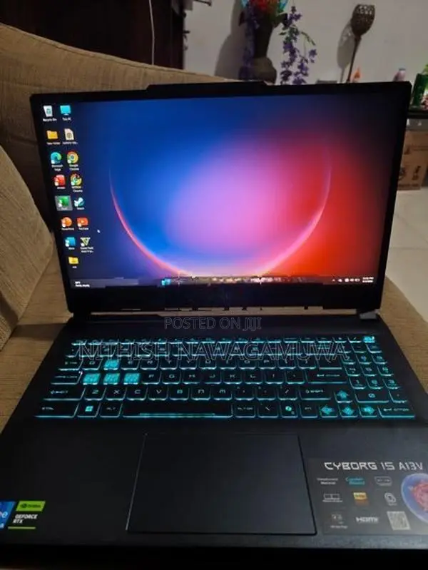 I5 Msi Cyborg 15 13GEN Rtx4050