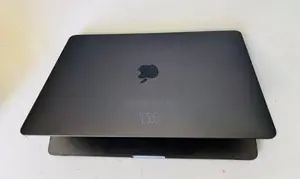 MacBook Pro 2020 i5 8gb 256gb SSD