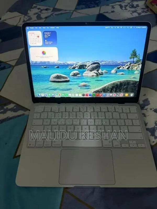MacBook With Mouse