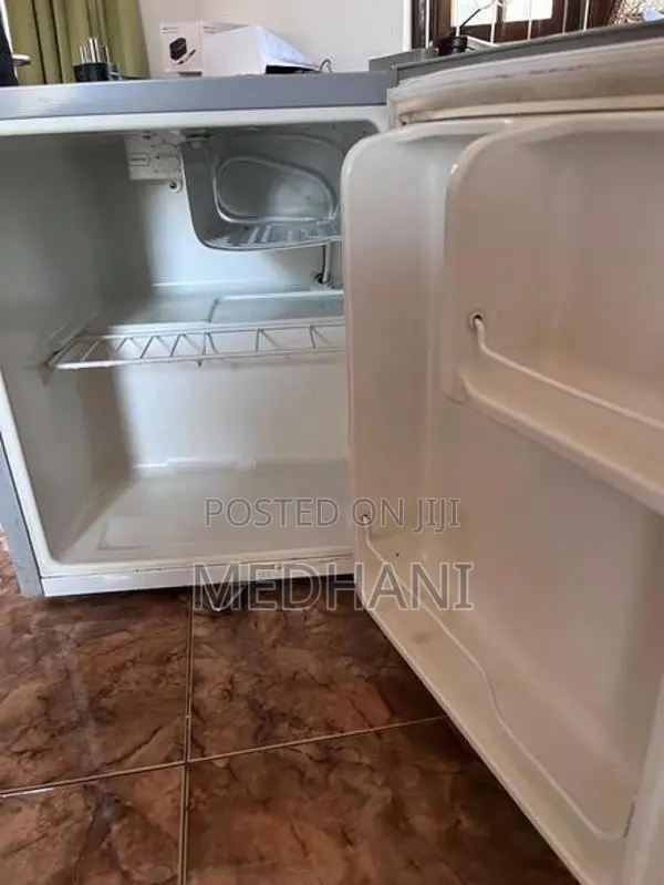 Mini Fridge Abans 38L