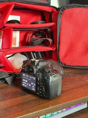 Canon 1300D DSLR