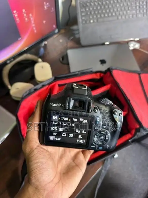 Canon 1300D DSLR
