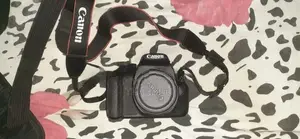 CANON 1200D