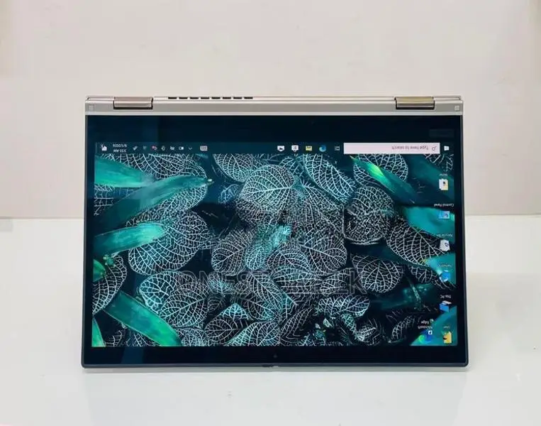 Lenovo 2 in 1 Thinkpad Yoga X390 i5 8th Gen 16GB DDR4 touch Rotatable