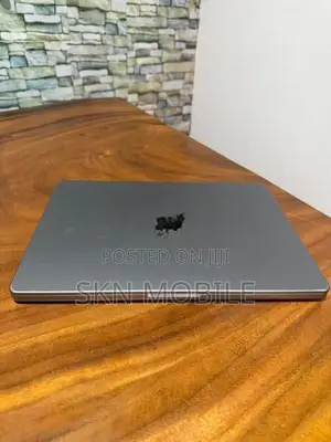 MacBook Pro M3 8GB 512GB 14”