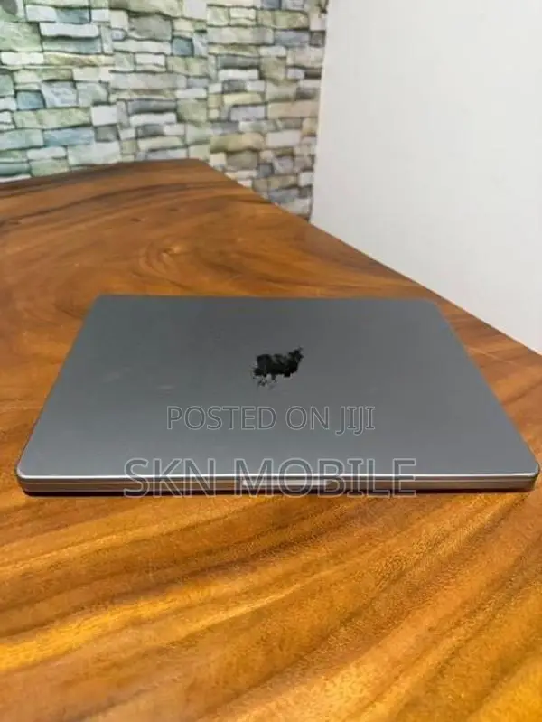 MacBook Pro M3 8GB 512GB 14”