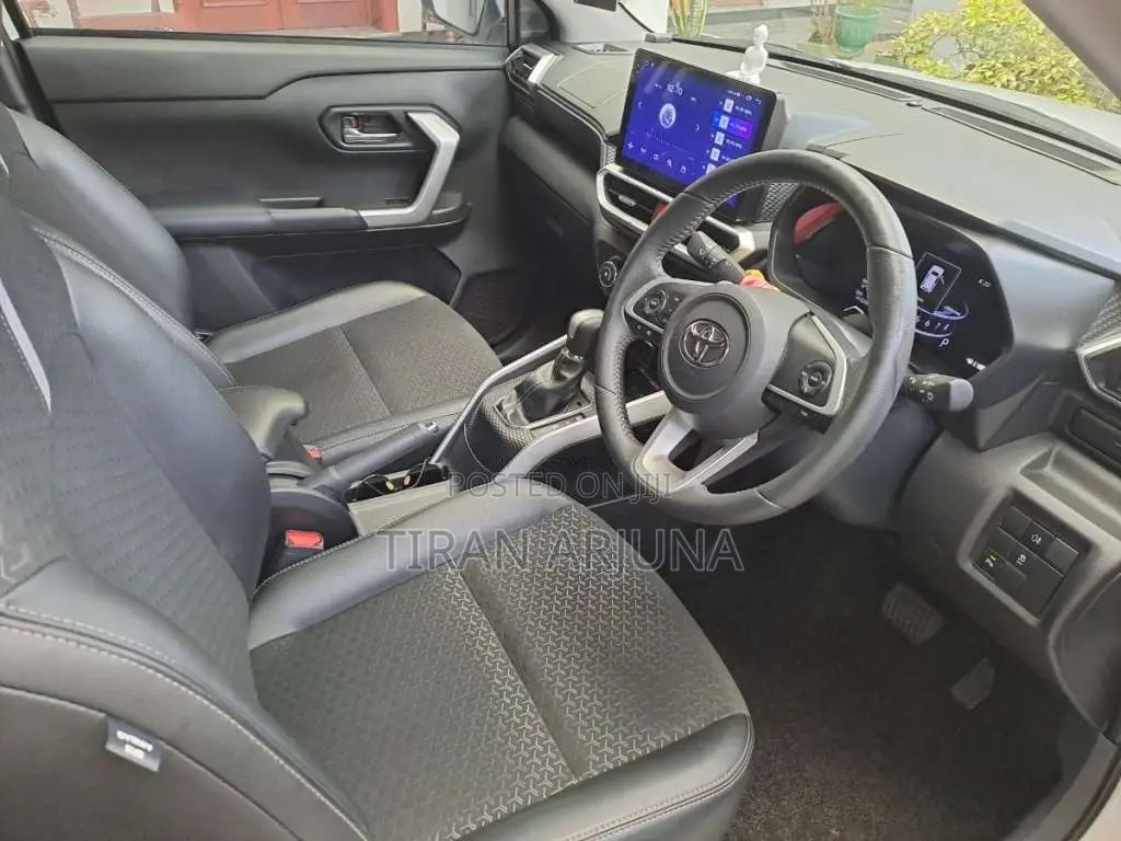 Toyota Raize 2025 SUV (Used)