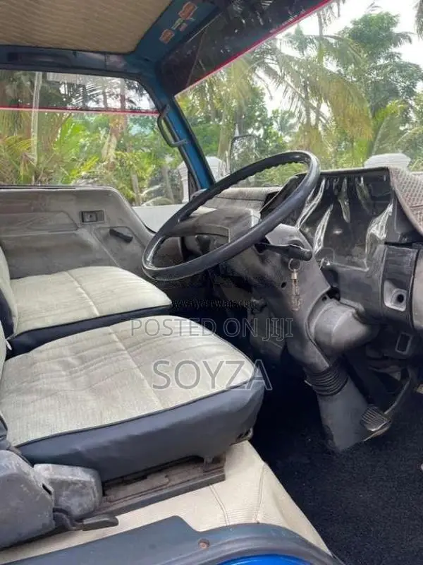 Mitsubishi Canter 1982 Lorry (Used)