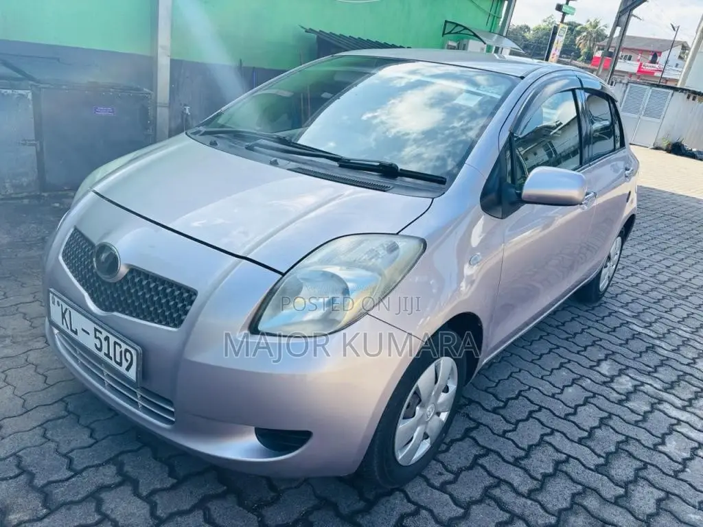 Toyota Vitz 2007 Car (Used)
