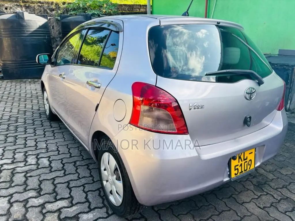 Toyota Vitz 2007 Car (Used)