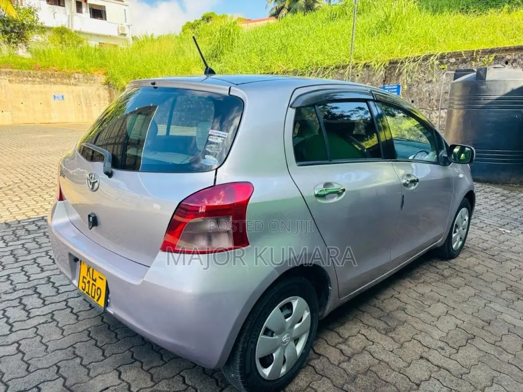 Toyota Vitz 2007 Car (Used)