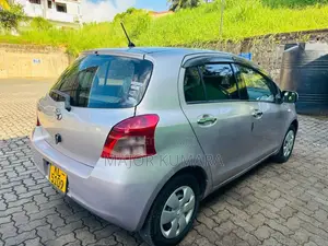 Toyota Vitz 2007 Car (Used)