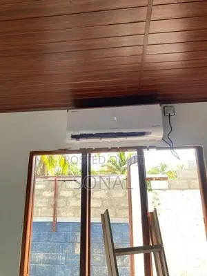 LLOYD 24000 BTU Inverter Air Conditioner 3 Star