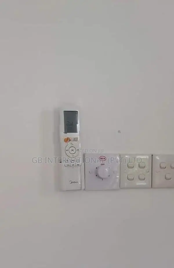 12000BTU Midea Non Inverter AC