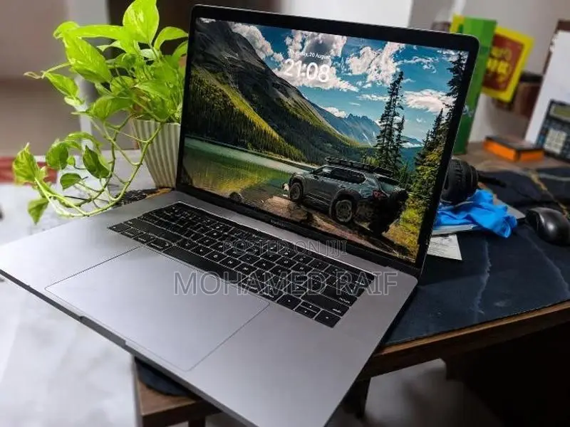 Apple MacBook Pro A1990 15-Inch 2019 16GB Ram 256GB SSD NVMe Touch Bar