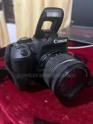 Canon 800D with Kit Lens