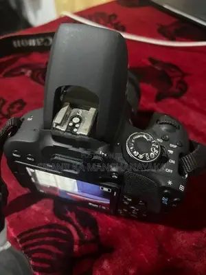 Canon 800D with Kit Lens