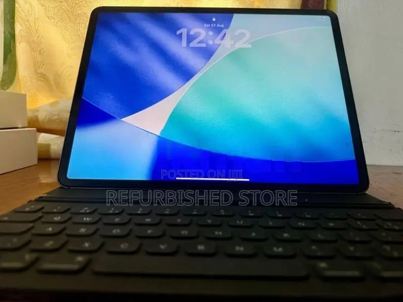Apple iPad Pro 13inch(wifi+cellular) 128GB With Keyboard Folio (USED)