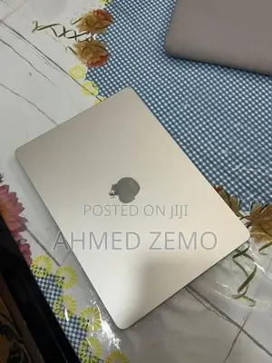 Apple MacBook