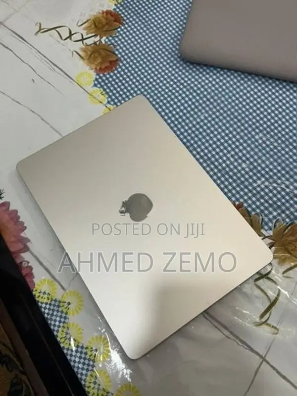Apple MacBook