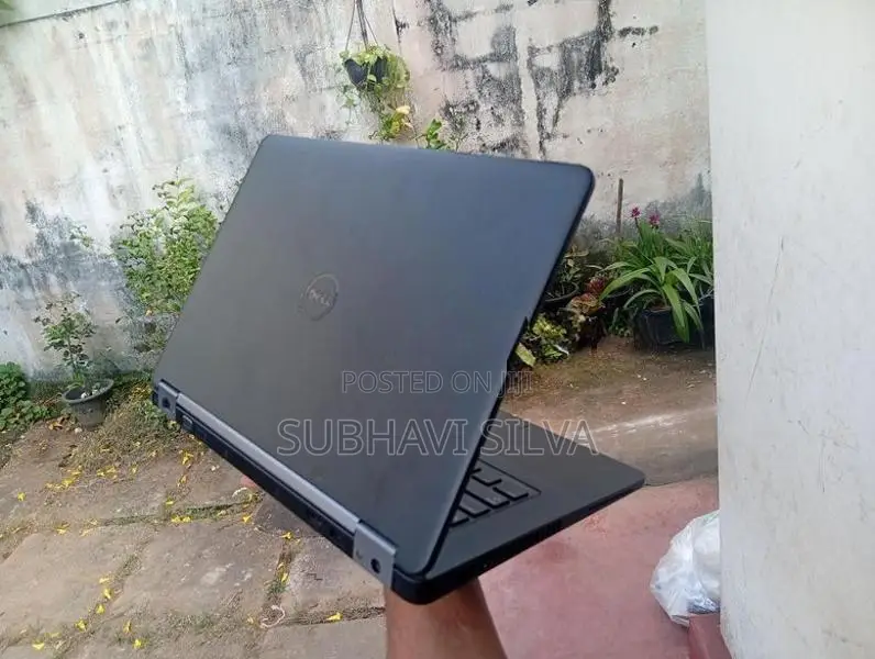 Dell Laptop 1tb Ssd, 8gb Ram, 520 HD Intel Graphics, Core i5 6th Gen