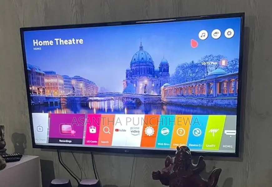 LG Smart Tv In Very Working Conditions.... Picture Colit