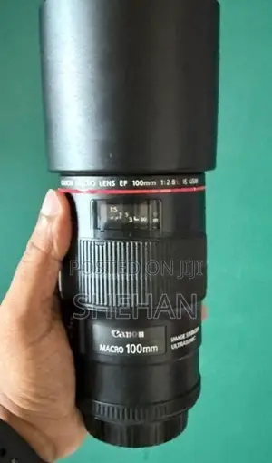 Canon EF 100mm f/2.8 Macro USM lens