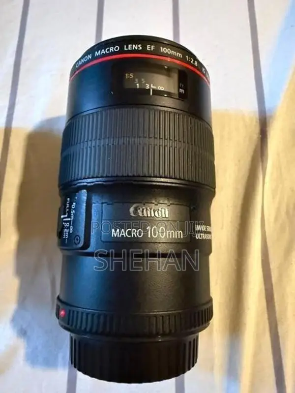Canon EF 100mm f/2.8 Macro USM lens