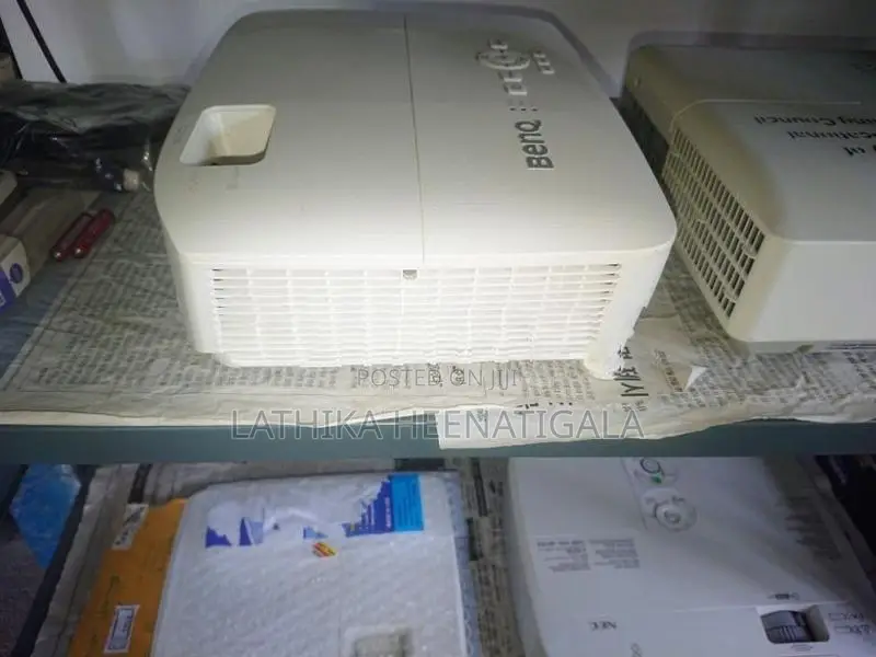 Multimedia Projector BENQ MX532 lumens 3300 full set available