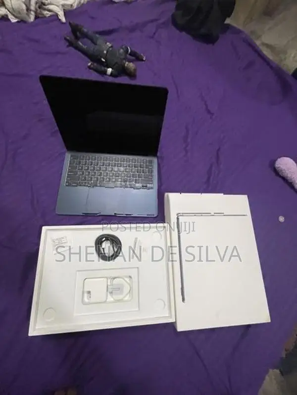 MACBOOK AIR M2