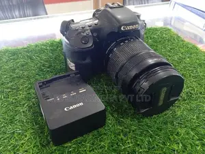 Canon Eos 7D DSLR Camera
