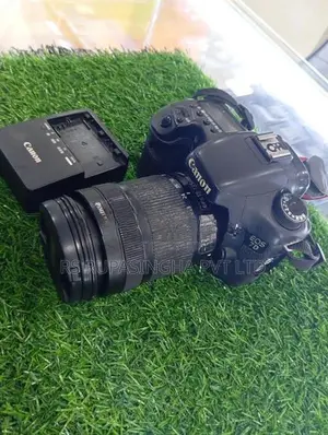 Canon Eos 7D DSLR Camera