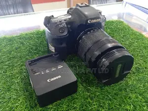Canon Eos 7D DSLR Camera