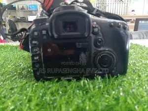 Canon Eos 7D DSLR Camera