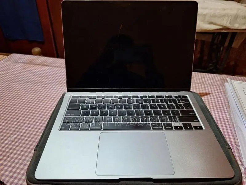 Apple Macbook Air M1