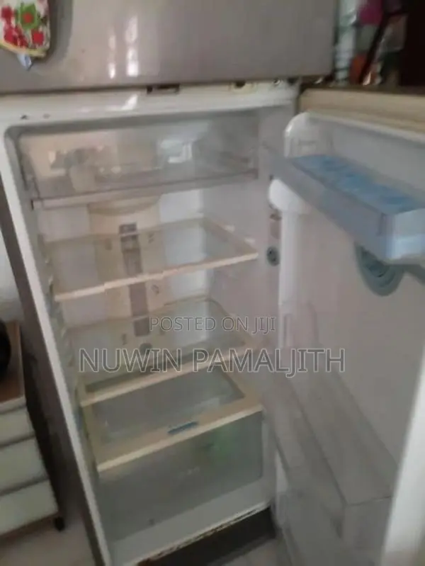 LG - Refrigerator