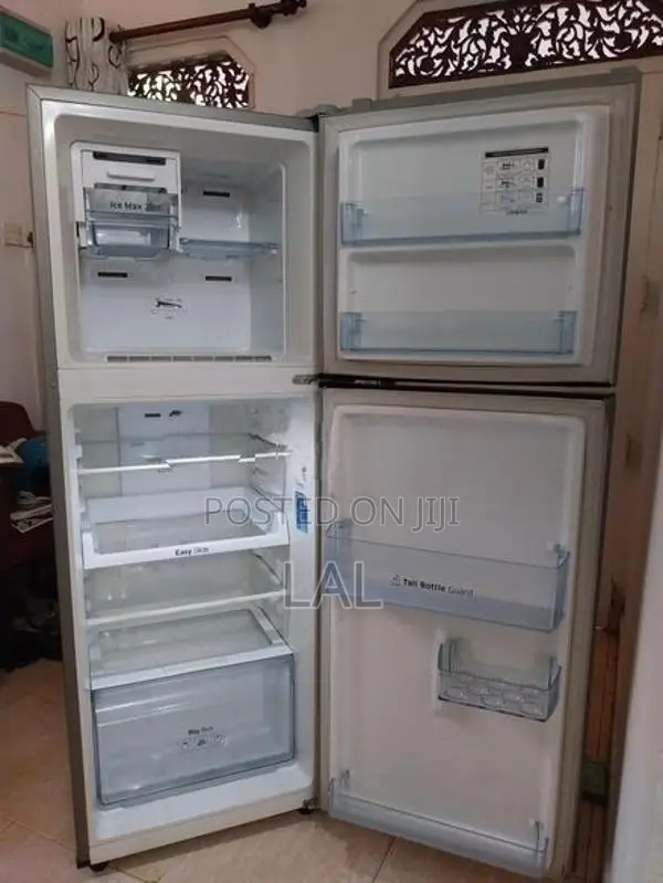 Digital Inverter Fridge - Samsung