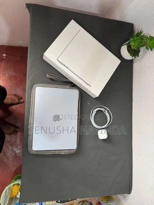 MacBook Air M5 16GB/512GB Sky Blue 2026 (මුදල් හදිසියකට විකිණීමට)