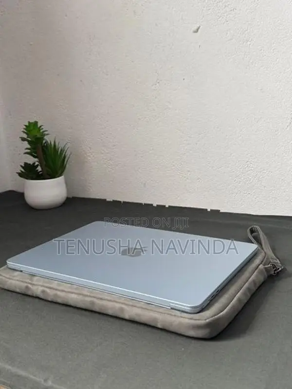 MacBook Air M5 16GB/512GB Sky Blue 2026 (මුදල් හදිසියකට විකිණීමට)