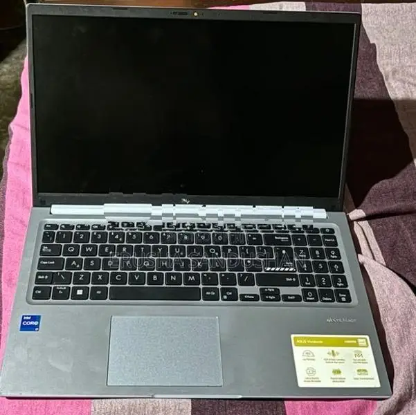 Asus Vivobook X1502ZA i7-12700H