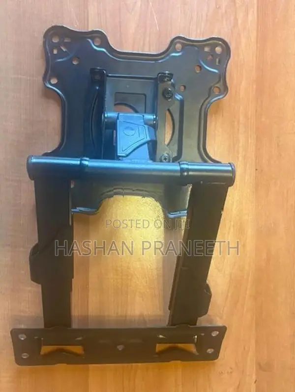 The Universal TV Wall Mount (14-40")