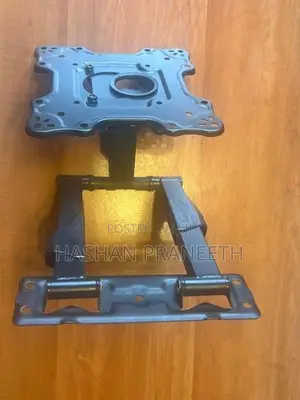 The Universal TV Wall Mount (14-40")