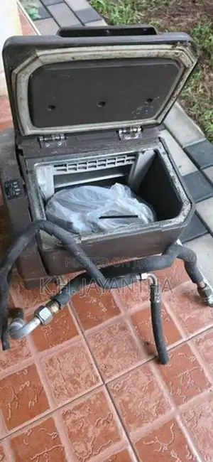 Portable Hot & Cold Box / Ice Maker