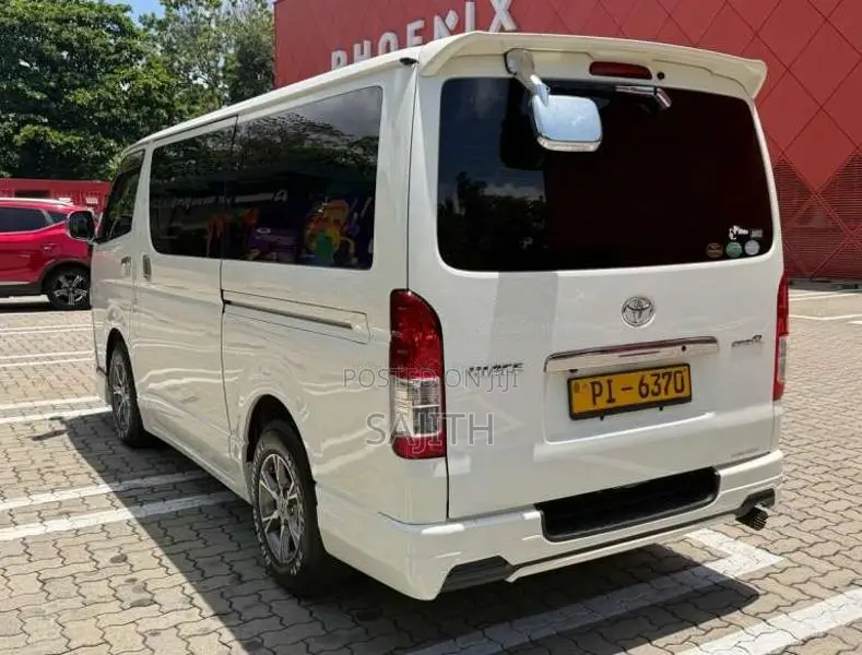Toyota KDH 2014 Van (Used)